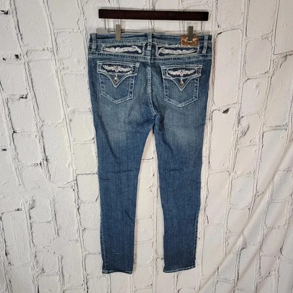 YMI PREMIUM DENIM Flap Pockets Embroidered Flashy Skinny Jeans Mid Rise Sz 11 - Picture 4 of 4